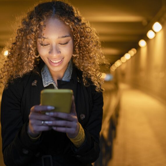 Como descobrir o dono de um número de celular