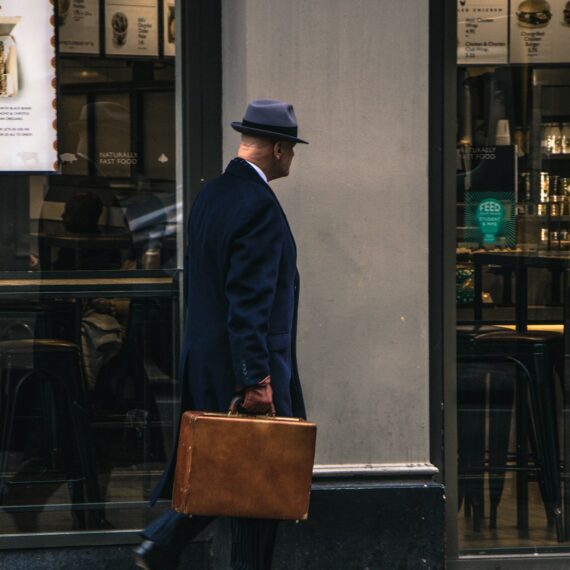 O que é um detetive virtual e como ele pode me ajudar?