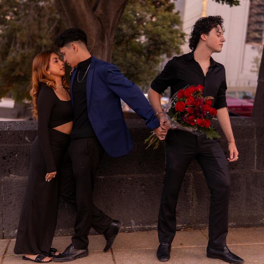 Sinais Digitais de Infidelidade: O Que o Histórico de Localização e Novos Aplicativos no Celular Podem Revelar